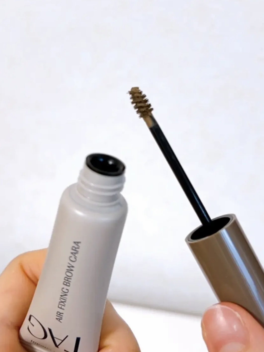 エアフィクシングブロウカラー/TAG/眉マスカラを使ったクチコミ（3枚目）