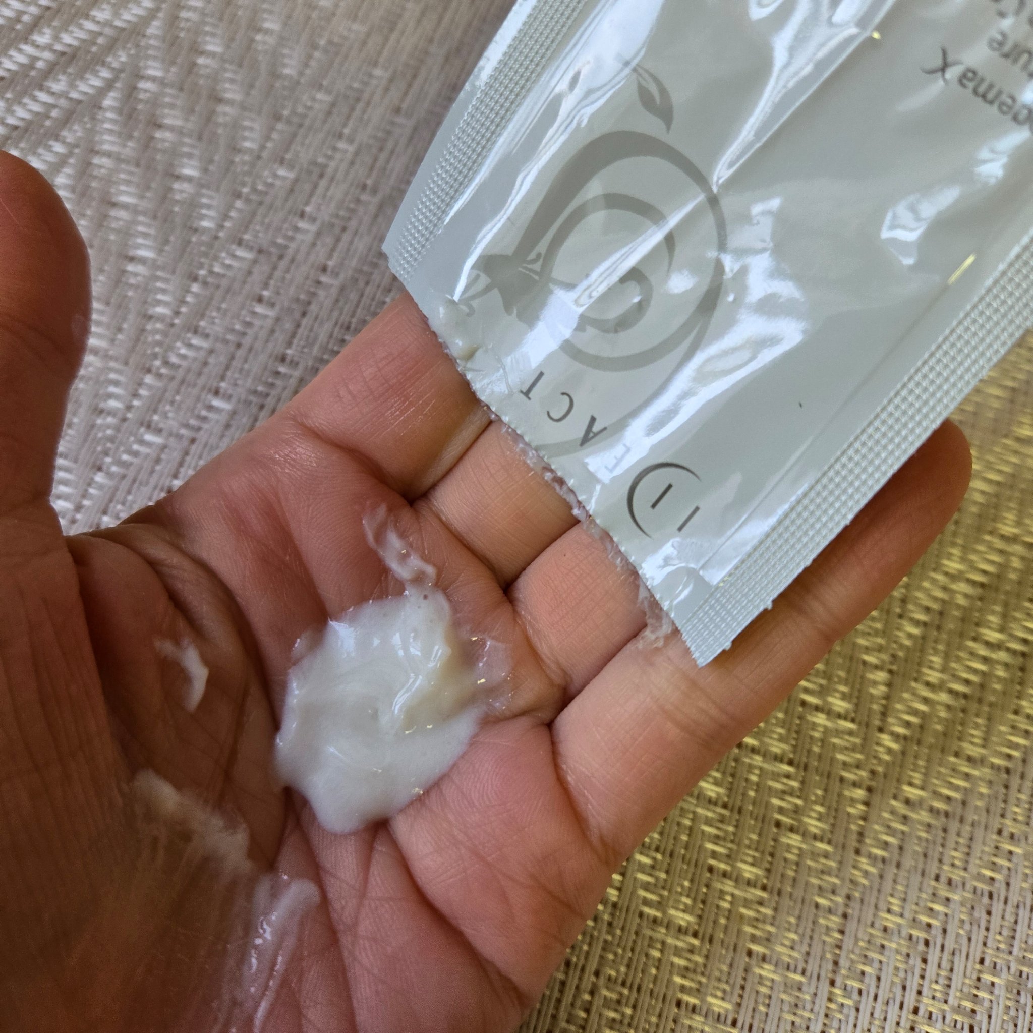 イデアクトR プロジェマックス モイスチャーファーミングクリーム/イデアアクト/オールインワン化粧品を使ったクチコミ（1枚目）