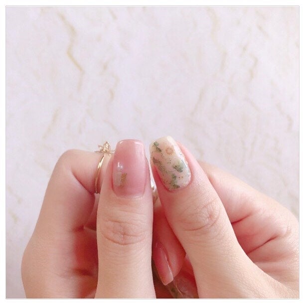 𝘼𝙮𝙪 ❦ 𝑆𝑒𝑙𝑓 𝑁𝑎𝑖𝑙 on LIPS 「・❥こんばんは〜🥰・さーちゃんとまよっちにしてもらったネイルの..」(8枚目)