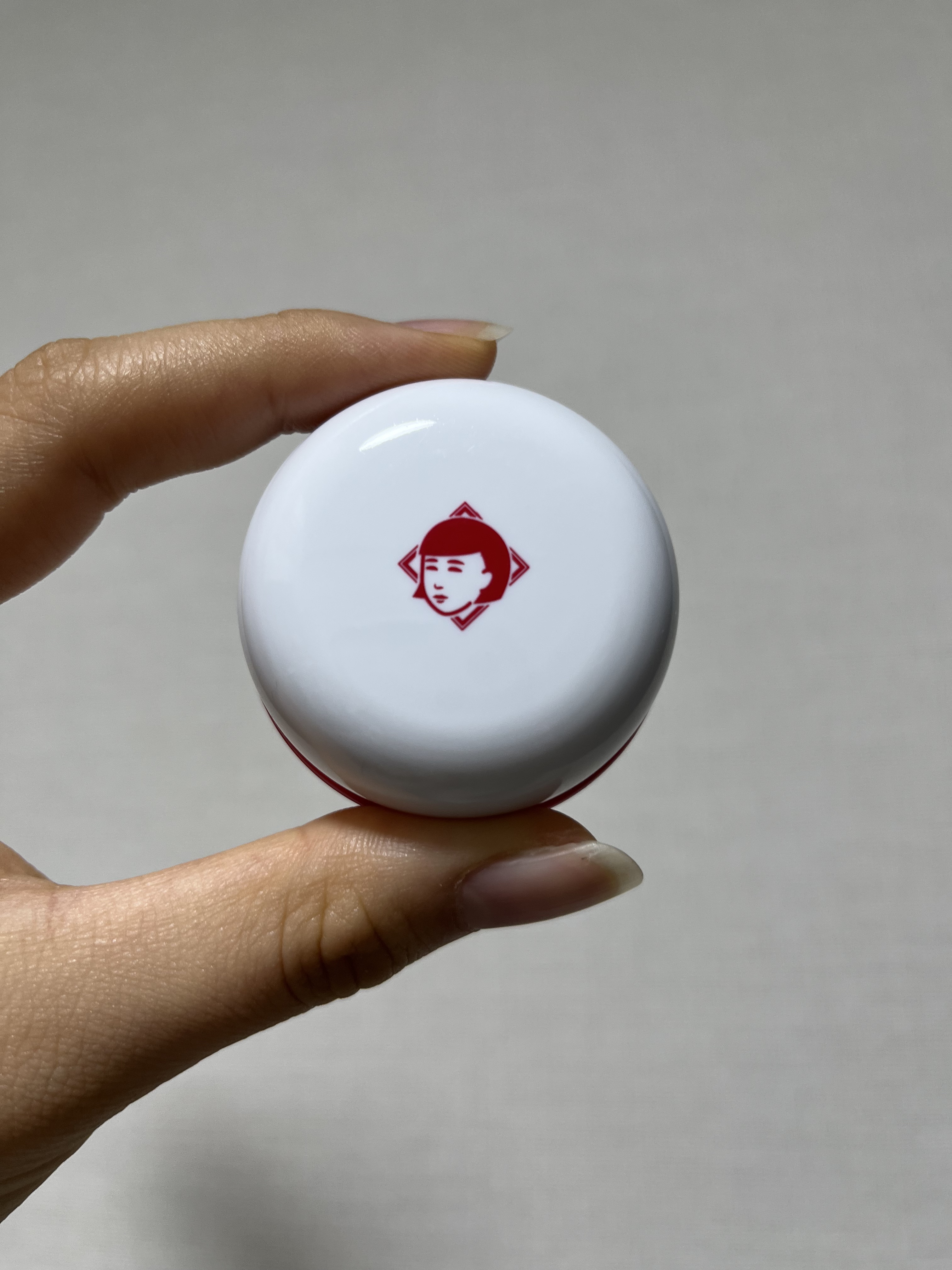 毛穴撫子
毛穴かくれんぼ下地
¥1,925


自分用のメモも兼ねてます😖🙏


毛穴撫子の毛穴かくれんぼ下地はリピートです！
毛穴をフラットにしてくれるので、上からファンデを重ねると比較的きれいに隠してくれます👍🏻
黒ずみ毛穴を完