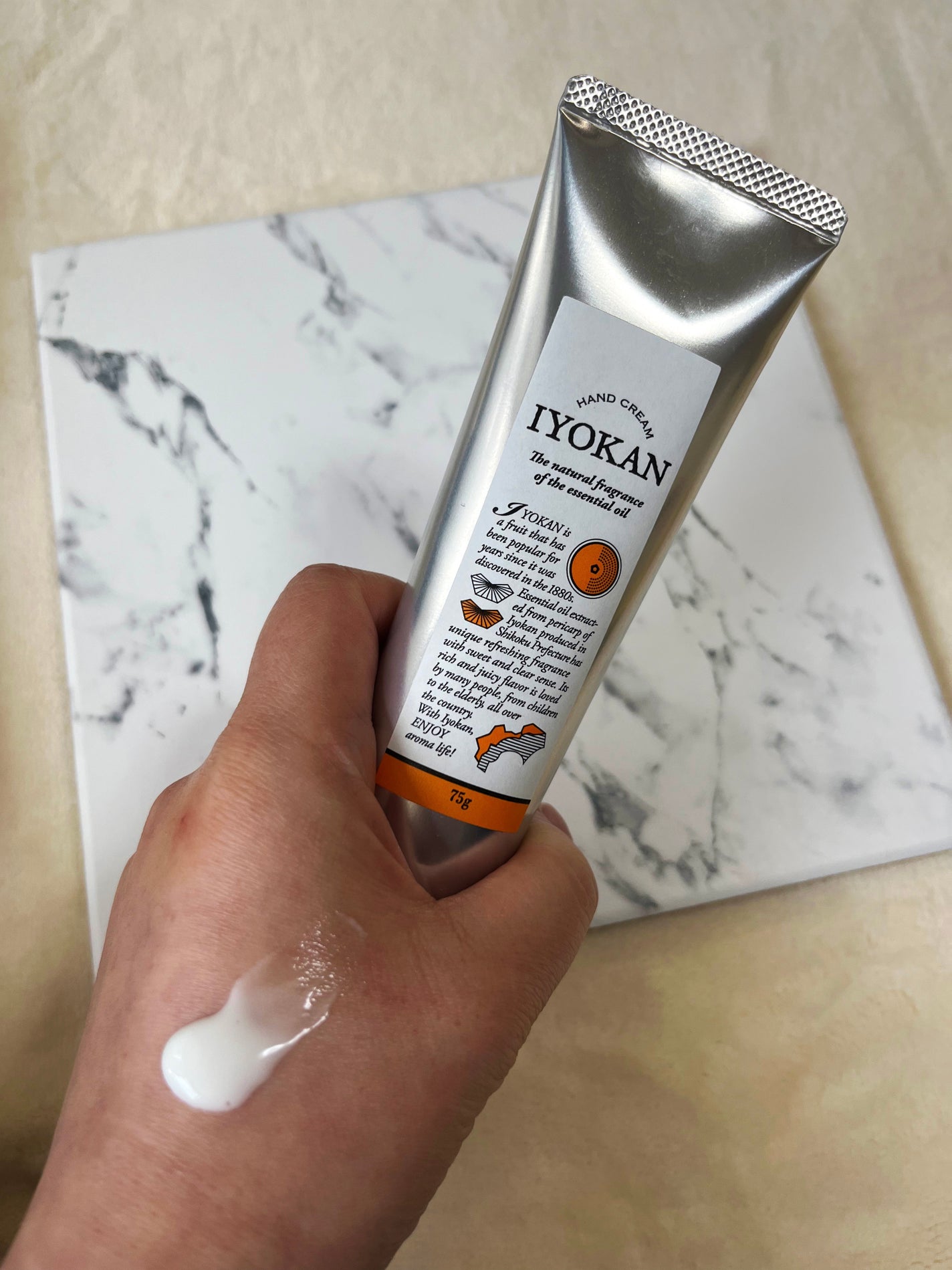 伊予柑ハンドクリーム/デイリーアロマジャパン/ハンドクリームを使ったクチコミ(2枚目)