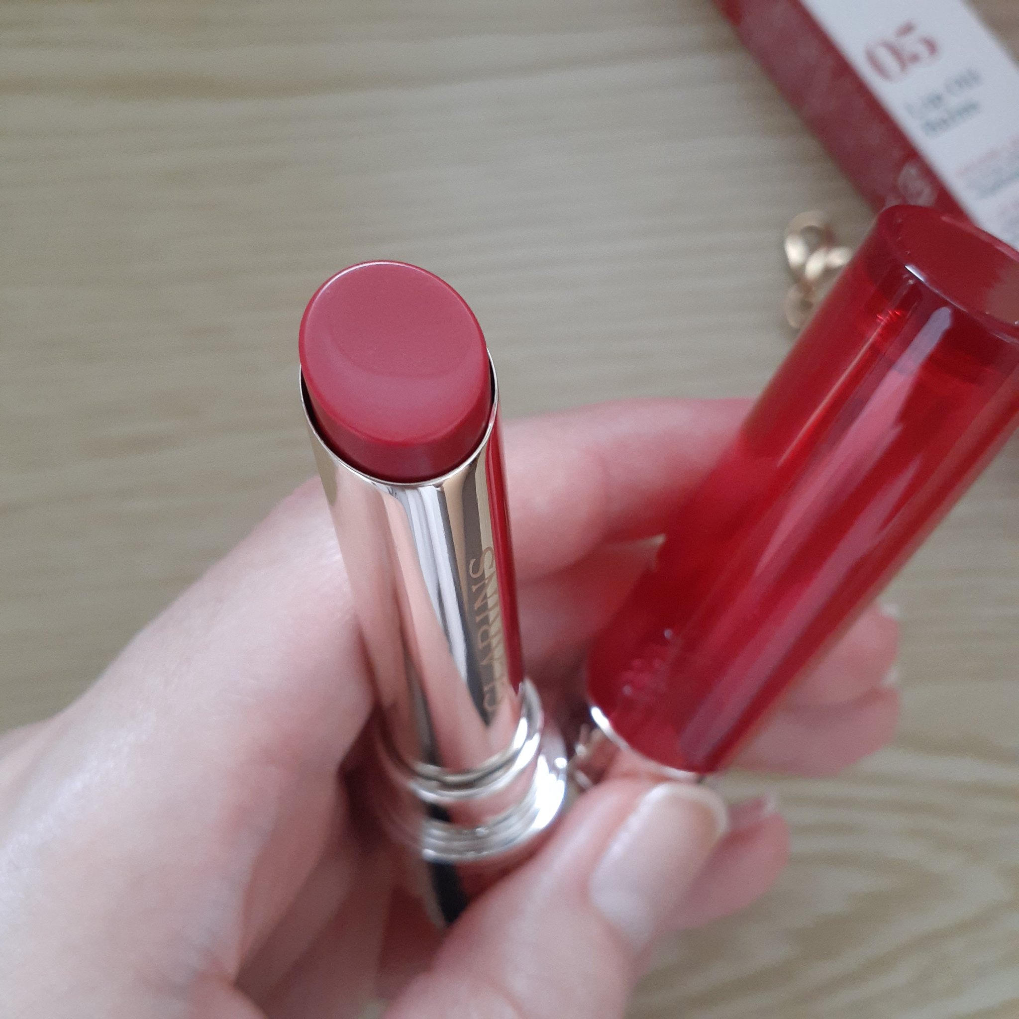 リップ オイル バーム 05. チェリー/CLARINS/リップバームを使ったクチコミ（3枚目）