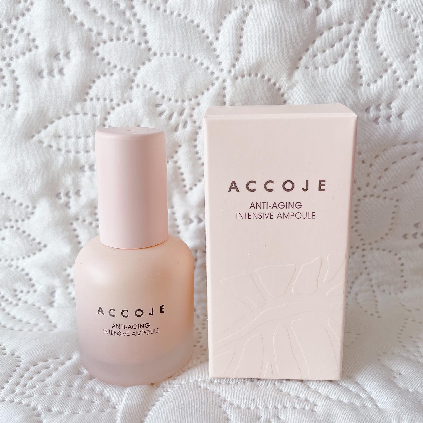 アッコジェ インテンシブ アンプル💓
　
海藻コンプレックス配合✨
済州の海女が童顔肌を維持する秘訣である
海藻コンプレックスが配合されており、
外部の刺激から肌を保護し、
生き生きとした肌を維持してくれます✨
　
ポンプ時に弾力効果成分
