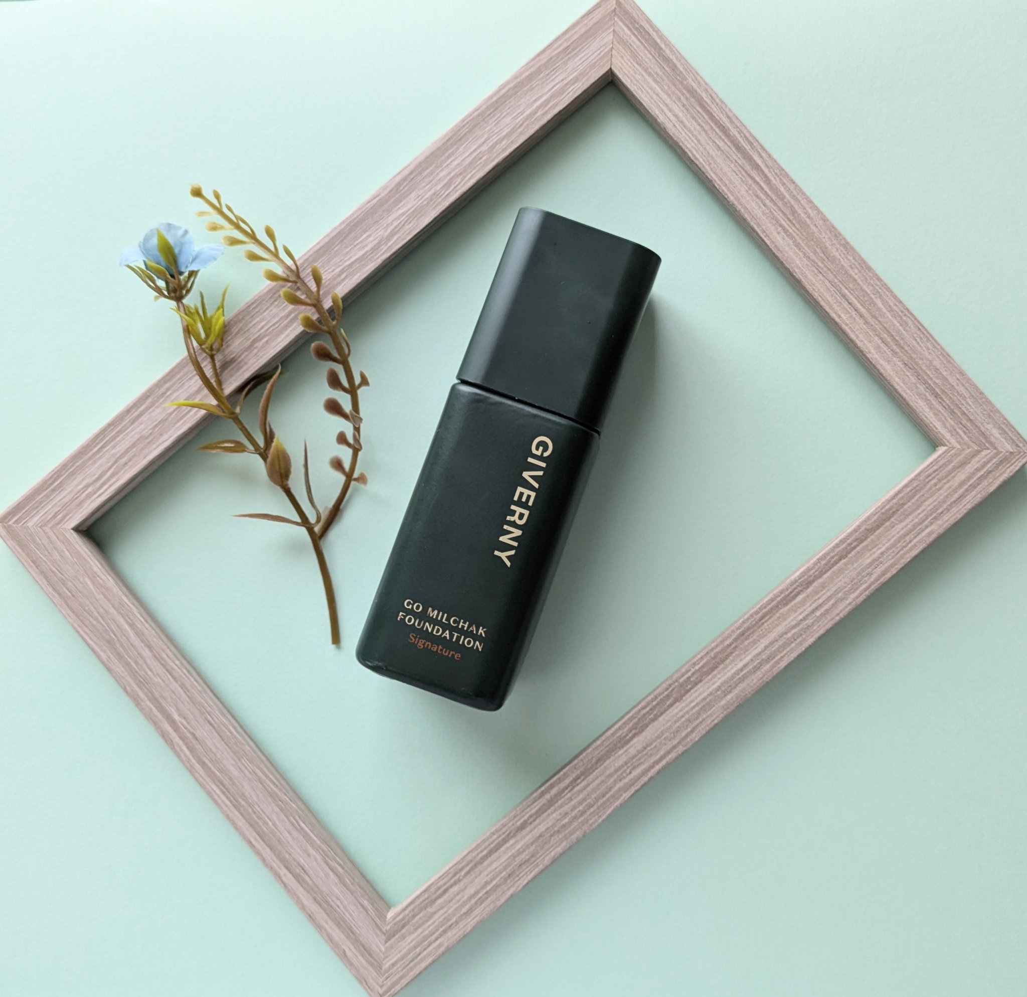 GIVERNY 高密着シグネチャーファンデーションのクチコミ「GIVERNY高密着シグネチャーファンデーション
カラー:　21ライトベージュ

ワンプッシュ.....」（1枚目）