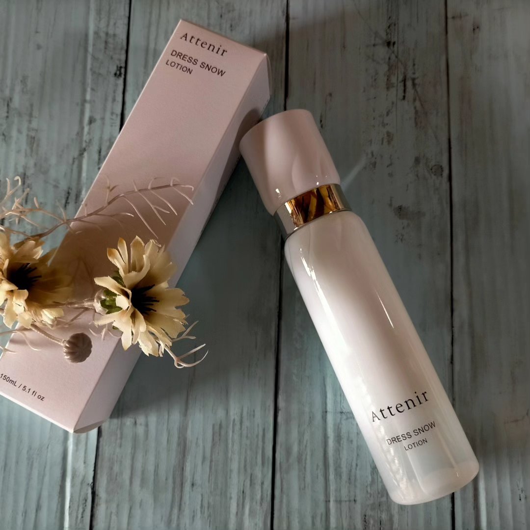 アテニアから商品提供を頂きました。

【美白※も保湿も★アテニア】
歳を重ねるごとに、肌悩みも増えていく。
乾燥、くすみ、しみ、シワなどの年齢肌に着目したスキンケア、アテニア株式会社さんの、
「アテニア ローション DSn」【医薬部外品】
