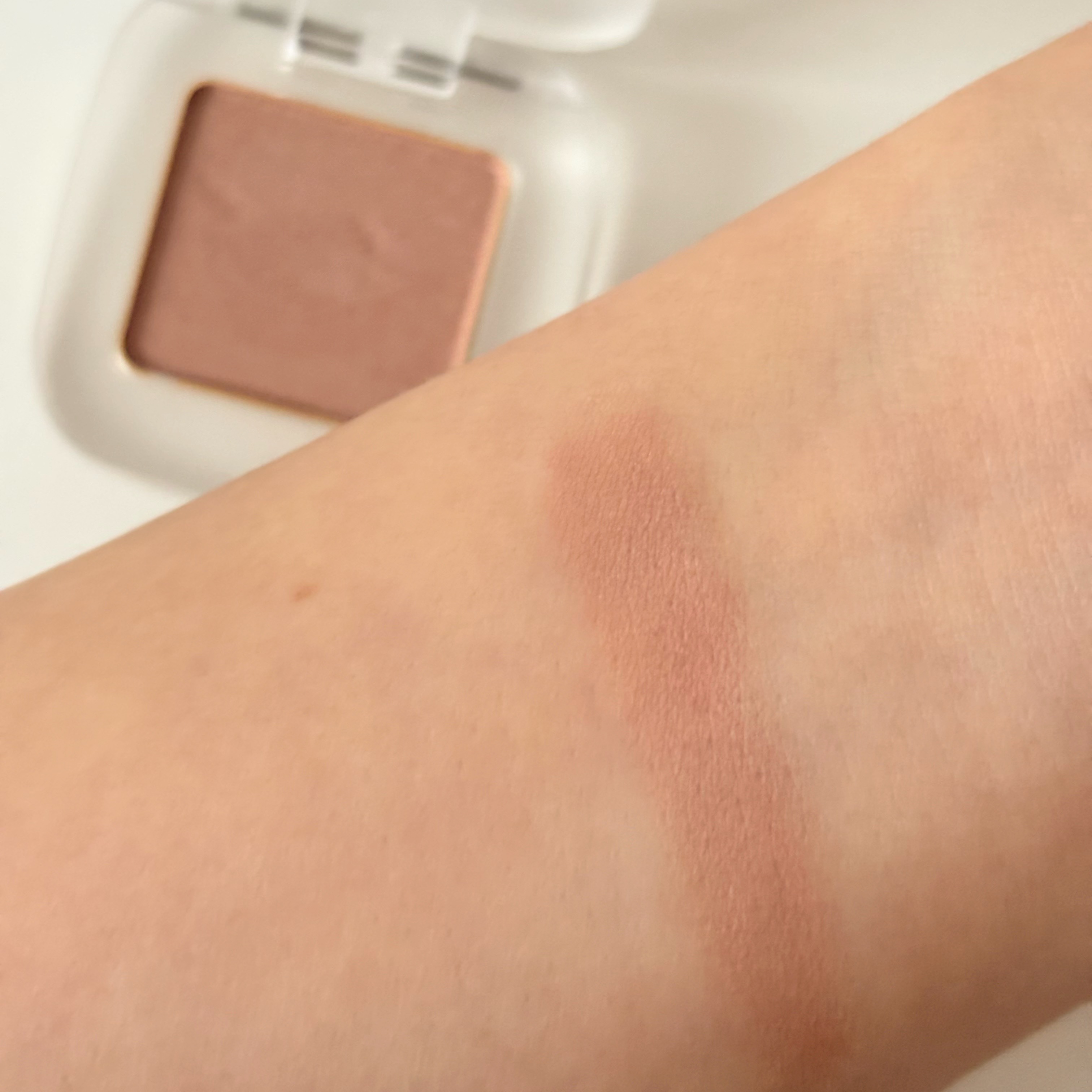 トーン ペタル フロート アイズ/to/one/単色アイシャドウを使ったクチコミ（2枚目）