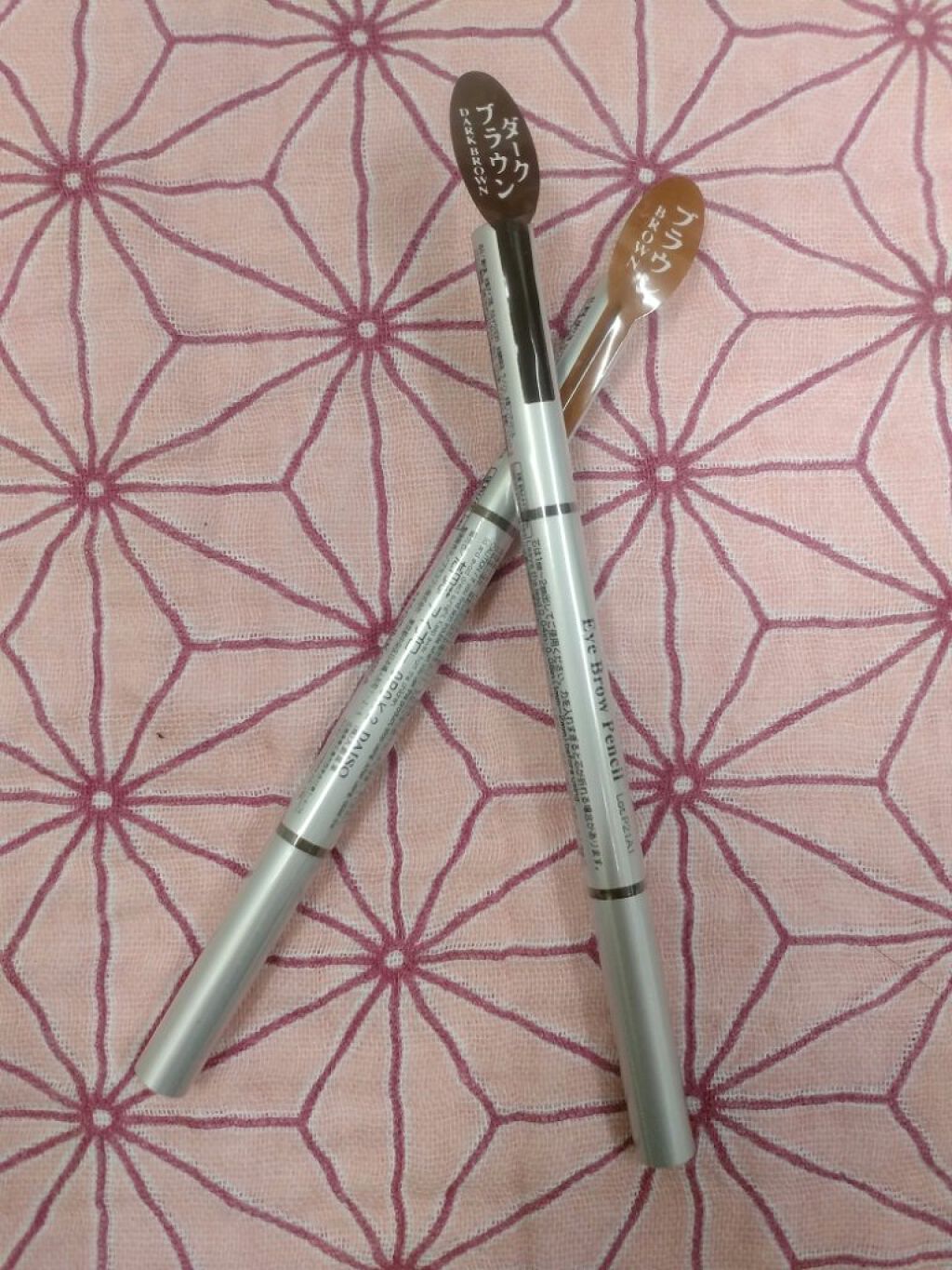 DAISO だ円芯 アルミ アイブローペンシルのクチコミ「安い、描きやすい、ダイソーのアイブロー✨

なんだかんだこれが一番好き！パウダーとかチップ型も.....」（1枚目）