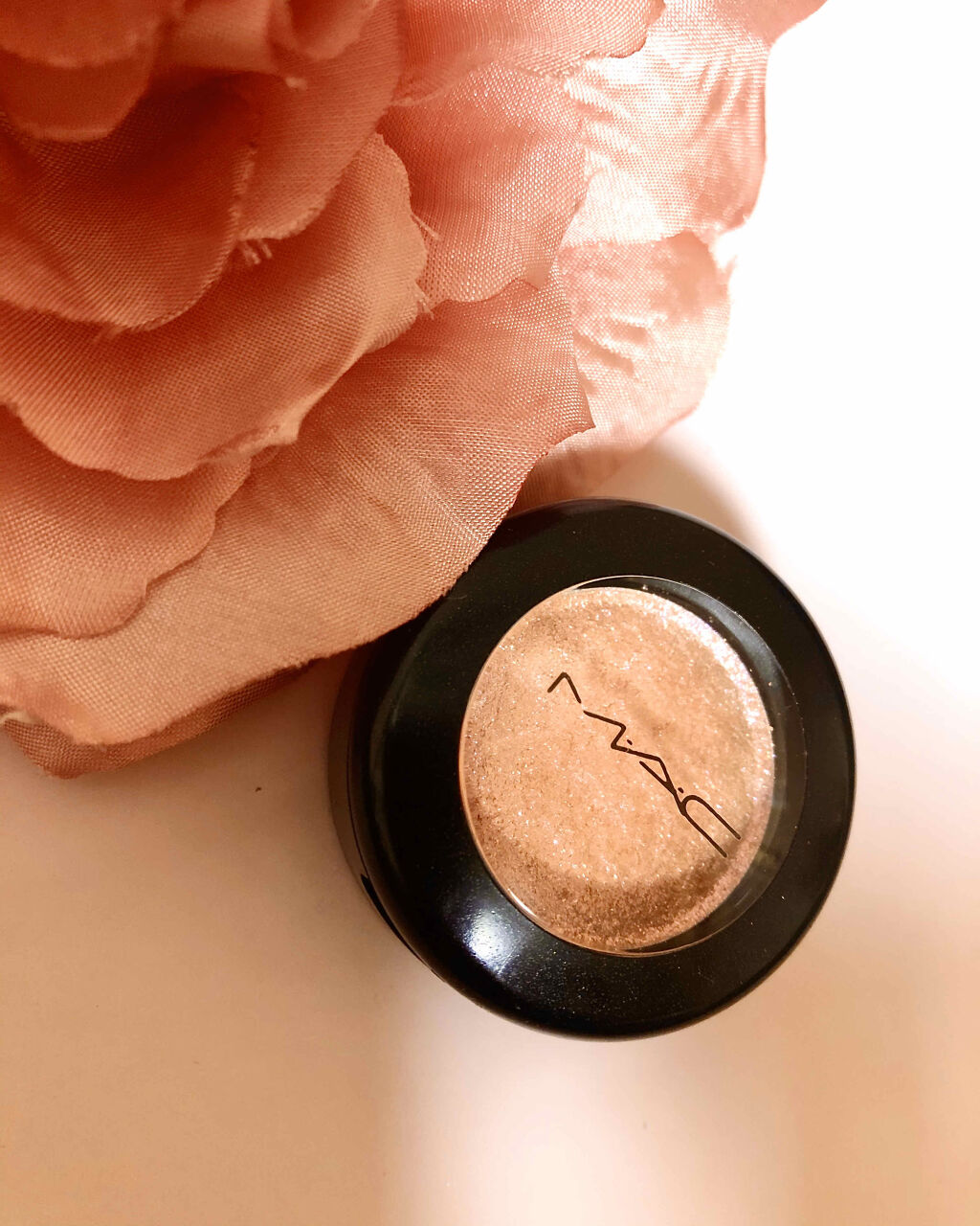 ダズルシャドウ/M・A・C/単色アイシャドウを使ったクチコミ（1枚目）