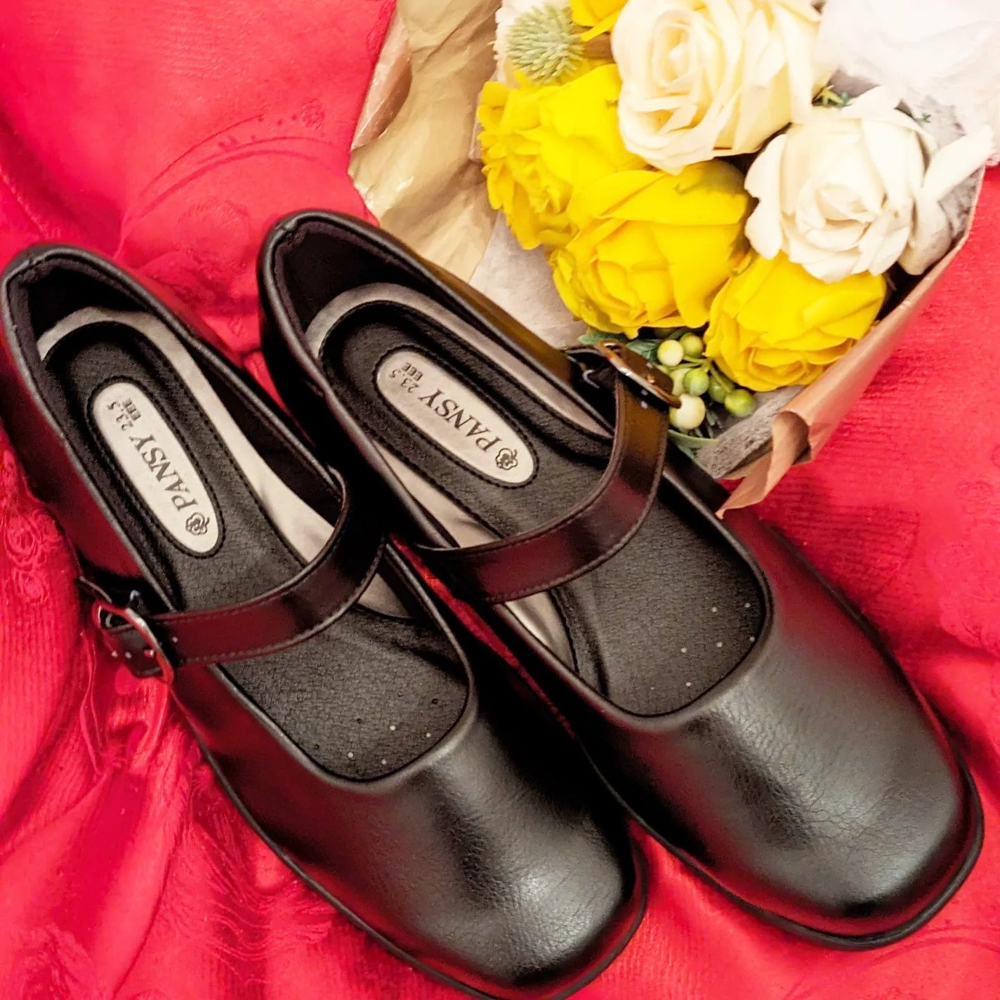 真紅 on LIPS 「パンジー様のオフィスパンプスブラックをお試しさせて頂きました。..」(5枚目)