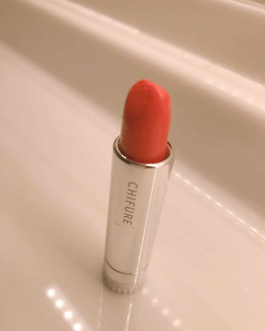 ちふれ 口紅421番💄

値段 300〜400円！
お手軽な値段ですよね🤩

1回でも十分な色の付き具合いです！潤いもあり乾燥の心配はないと思います！

飲み物飲む時など、コップなどにハッキリと色が付い