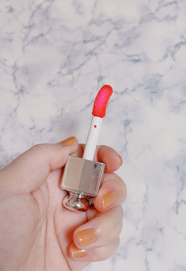 Dior ディオール アディクト リップ グロウ オイルのクチコミ「使い切りコスメ💄

アプリケーターが太めで唇には塗りやすいです。

保湿力はすっごいあるんだけ.....」（3枚目）