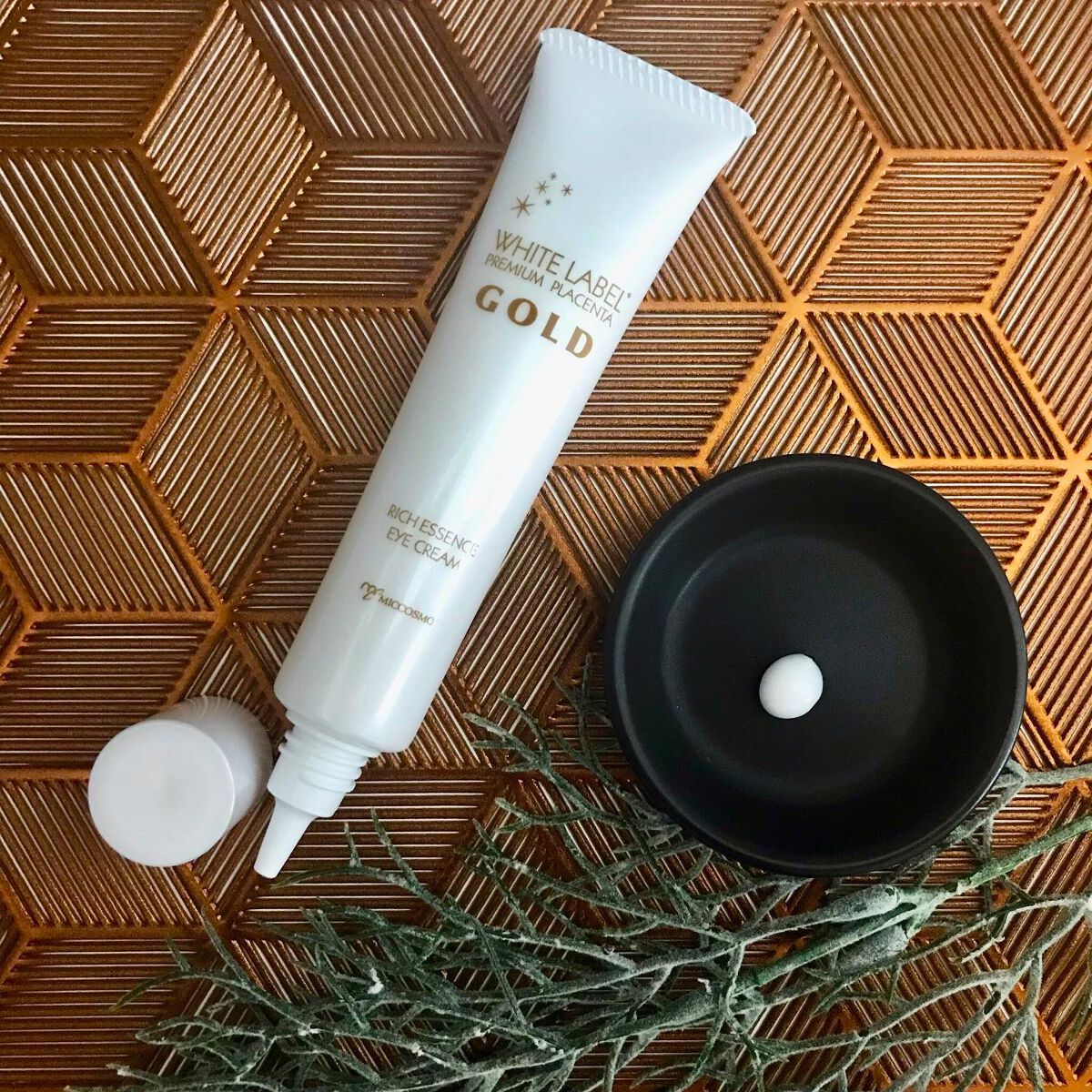 金のプラセンタもっちり白肌濃クマトリーナ/ホワイトラベル/アイケア・アイクリームを使ったクチコミ(1枚目)