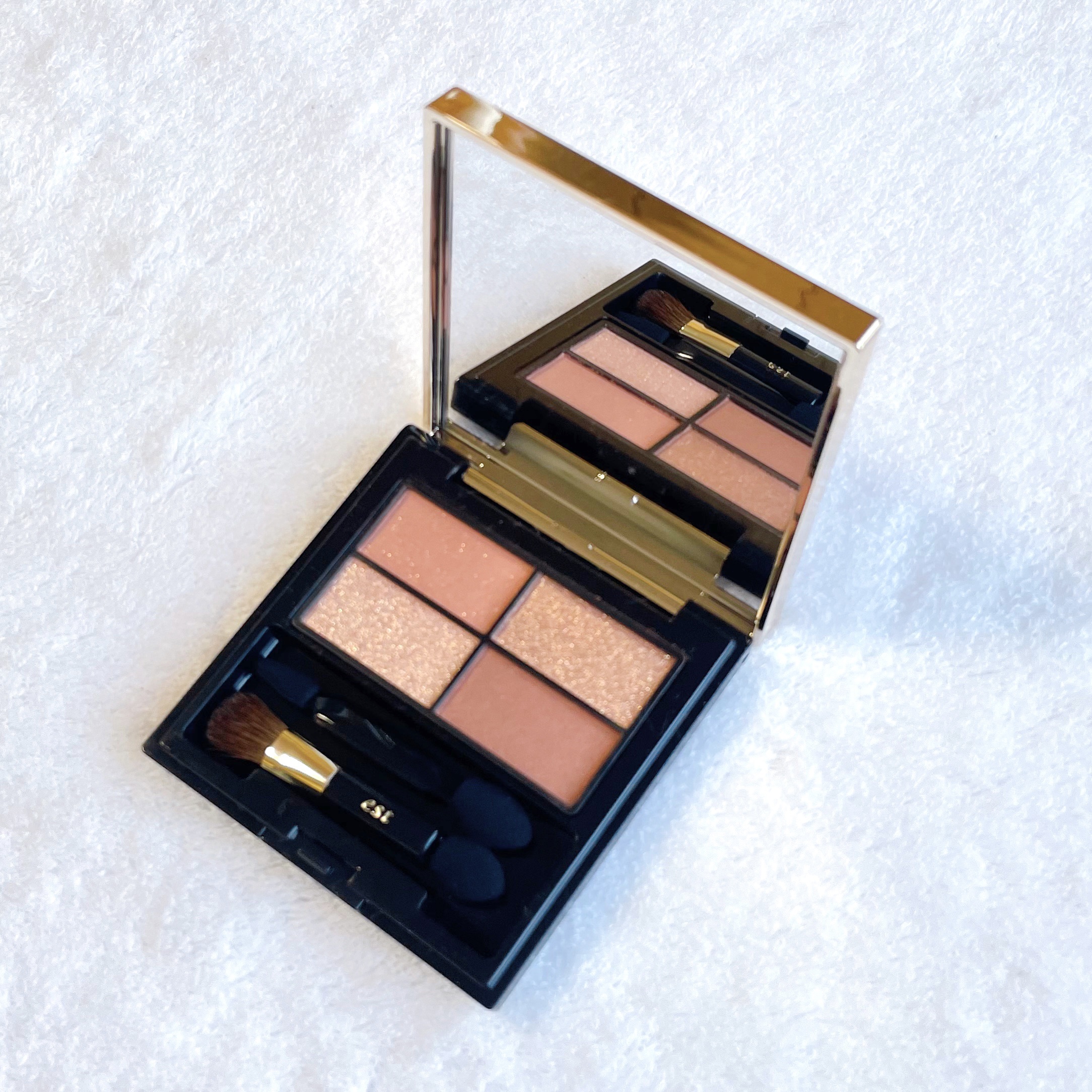 ピュア クラリティ シアー アイシャドウ/est/アイシャドウパレットを使ったクチコミ（2枚目）