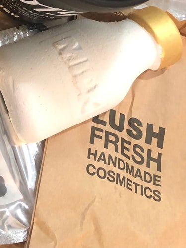 ラッシュ ミルキーバス バブルボトルのクチコミ「ミルクボトルで作る泡風呂🛀
昨日の購入日❤️
#LUSH #ミルキーバス #バブルボトル ！
.....」（1枚目）