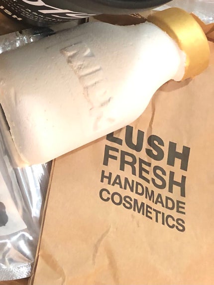 ラッシュ ミルキーバス バブルボトルのクチコミ「ミルクボトルで作る泡風呂🛀
昨日の購入日❤️
#LUSH #ミルキーバス #バブルボトル !
.....」(1枚目)