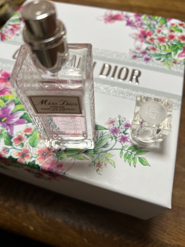 Dior ミス ディオール ヘア ミストのクチコミ「Dior


ミス ディオール ヘア ミスト
30ml  フランス製🇫🇷  値上げ前¥5,94.....」（3枚目）