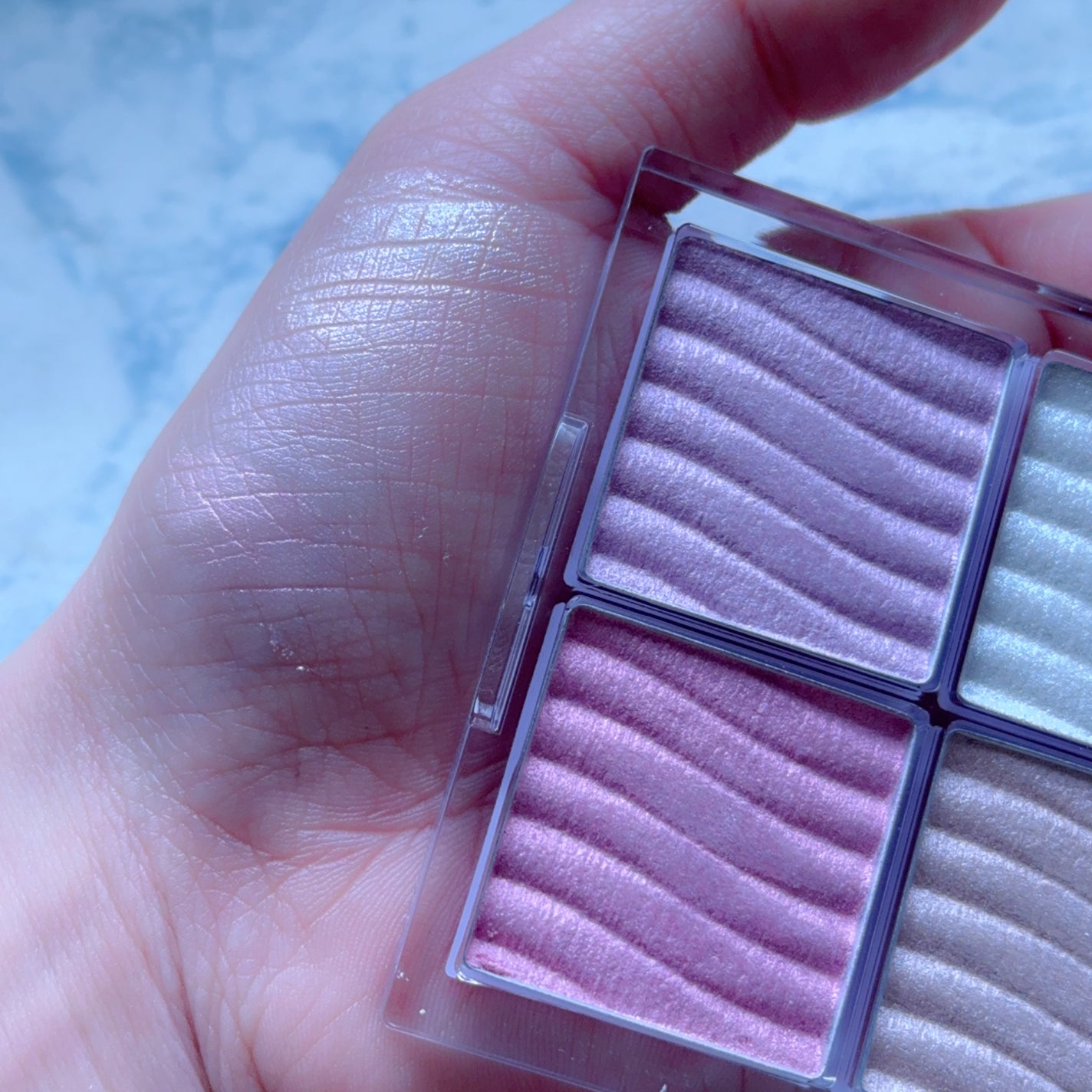 グロウコントゥアリングハイライターパレット/wakemake/パウダーハイライトを使ったクチコミ(2枚目)