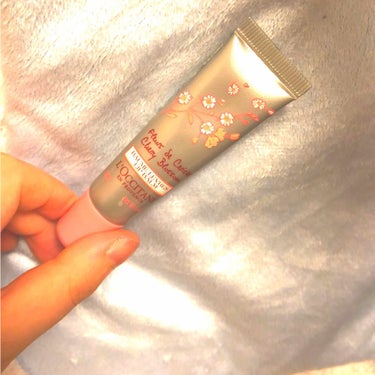 何度もリピしてるL'OCCITANEのリップ❤
唇の乾燥が年中酷いのでいつも持ち歩いて塗っています！
とにかく塗り始めてから唇の調子が良く、匂いもいい匂いなのでお気に入りです✨💕