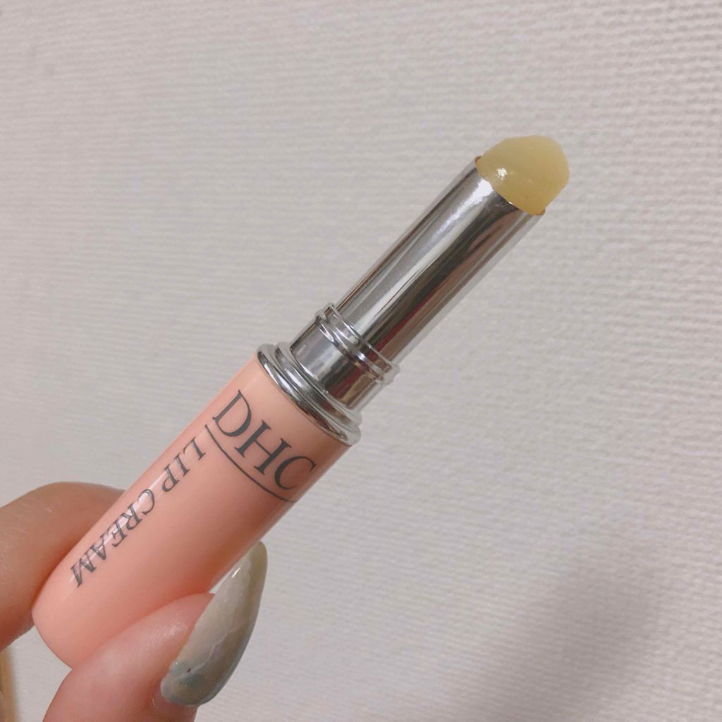 DHC
薬用リップクリーム


年がら年中クチビル砂漠の私は、リップクリームを手放させないけど、これが最強。

保湿力高い。それが持続してくれる。
細くて塗りやすいのもいい。

1番好きなのが、普通のリップとかワセリンとかだと潤うけど、それ
