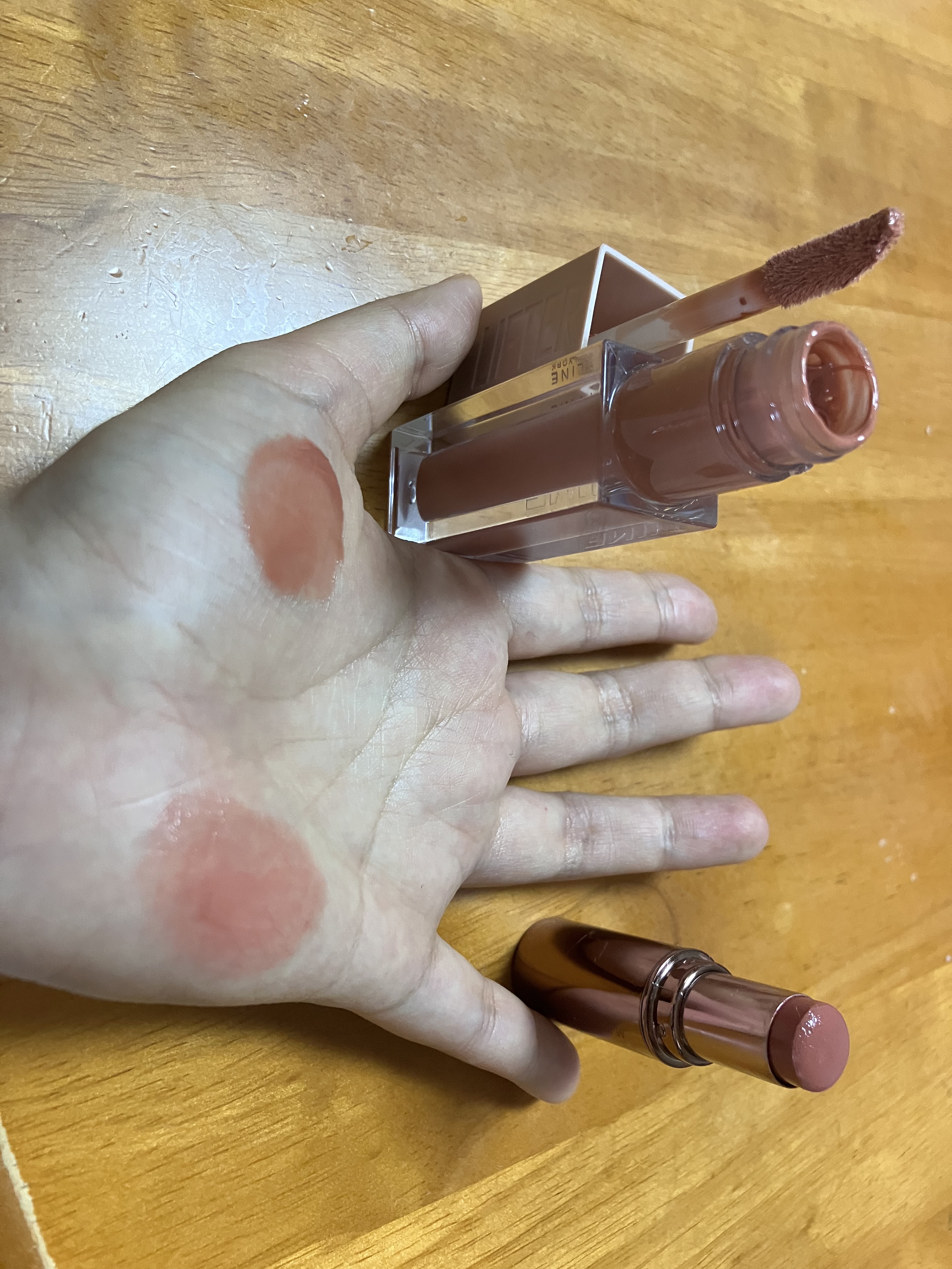 リフターシャイン 007 アーリーサンセット/MAYBELLINE NEW YORK/リップグロスを使ったクチコミ（1枚目）