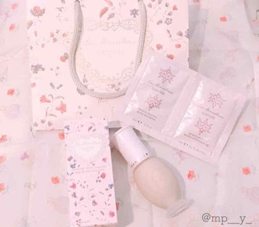 
🌷LADUREE / リクイドファンデーション 10🌷

SPF20・PA++
全3色

繊細なヴェインブルー(ブルーパール)と、青白さがあり紫外線カットの効果のあるUVパウダーを絶妙なバランスで配合