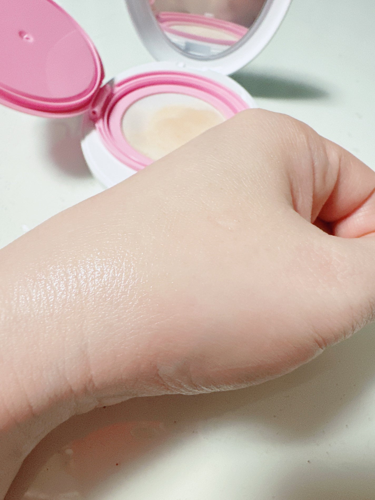 デューイーメッシュファンデーション/ASUNE /クッションファンデーションを使ったクチコミ(5枚目)