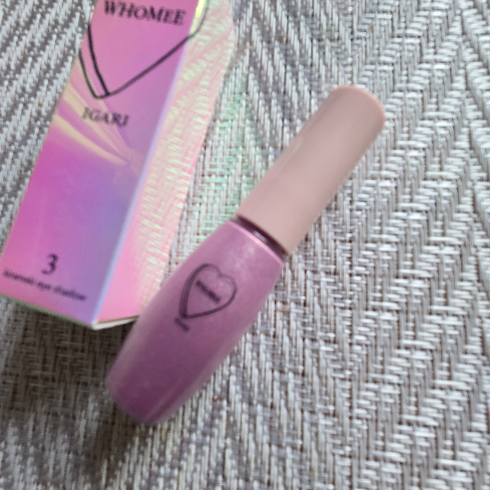 キラメキアイシャドウ スミレ３/WHOMEE/リキッドアイシャドウを使ったクチコミ（2枚目）