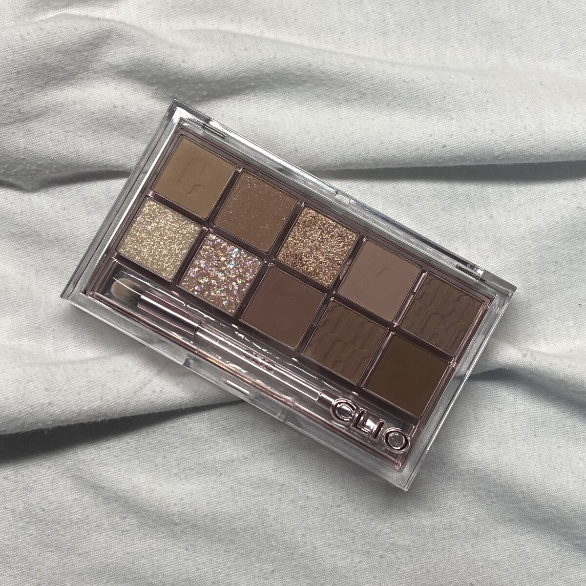 年中使えるくすみピンク🎀

こんにちは🌞

今日は年中使える万能なくすみピンクのパレットを紹介していこうと思います！！

それではスタート📢

CLIO
プロ アイ パレット
13 PICNIC BY THE SUNSET

このパレ