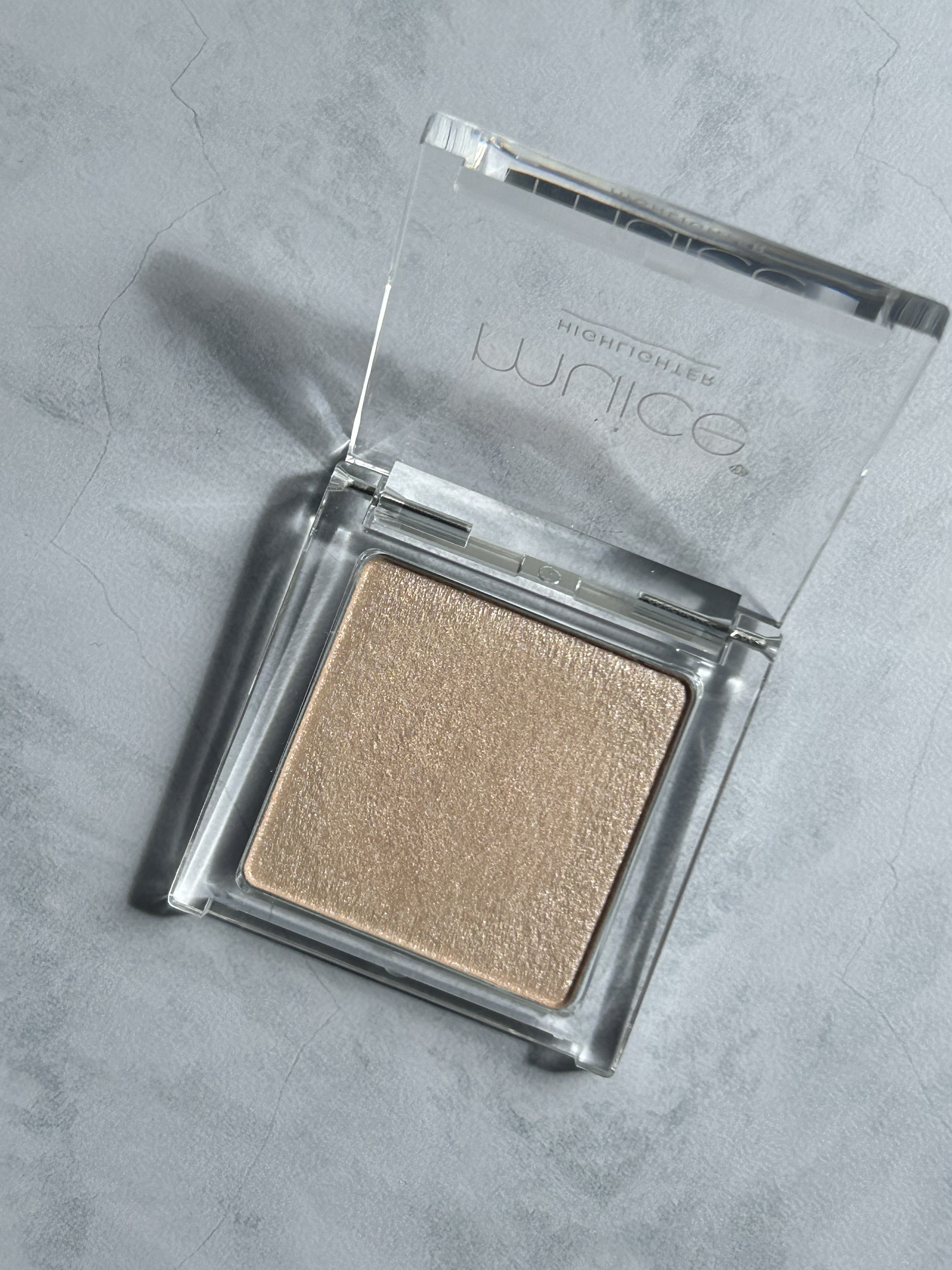 パールグロウニュアンサー/CEZANNE/パウダーハイライトを使ったクチコミ（2枚目）