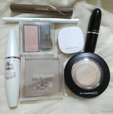 lilybyred SHADING BIBLEのクチコミ「今日のメイク。
《media luxe アイカラー》
01ブラウン系
このアイシャドウ、すご.....」(1枚目)