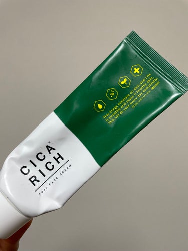 フジ CICA RICH FUJI FACE CREAMのクチコミ「プチプラシカクリーム🦌
500円以下で購入しました💓


〜使い切ってみての感想〜

最初の印.....」（2枚目）