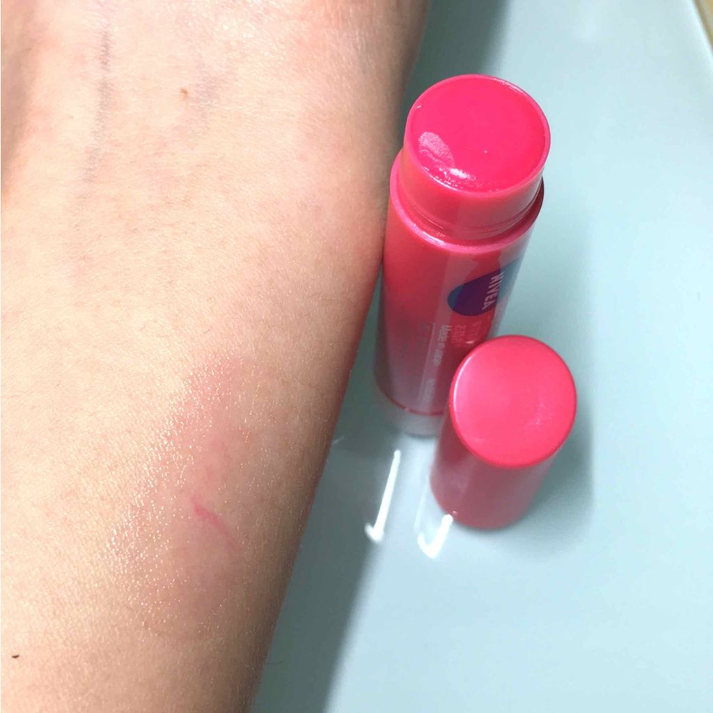 モイストピュアカラーリップ/ニベア/リップクリームを使ったクチコミ（2枚目）