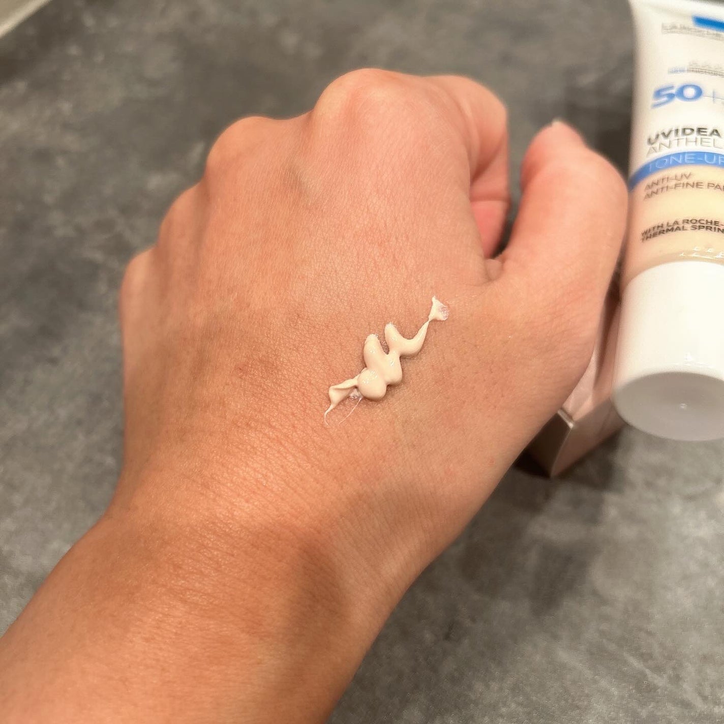 UVイデア XL プロテクショントーンアップ ローズ/ラ ロッシュ ポゼ/日焼け止めクリームを使ったクチコミ(3枚目)