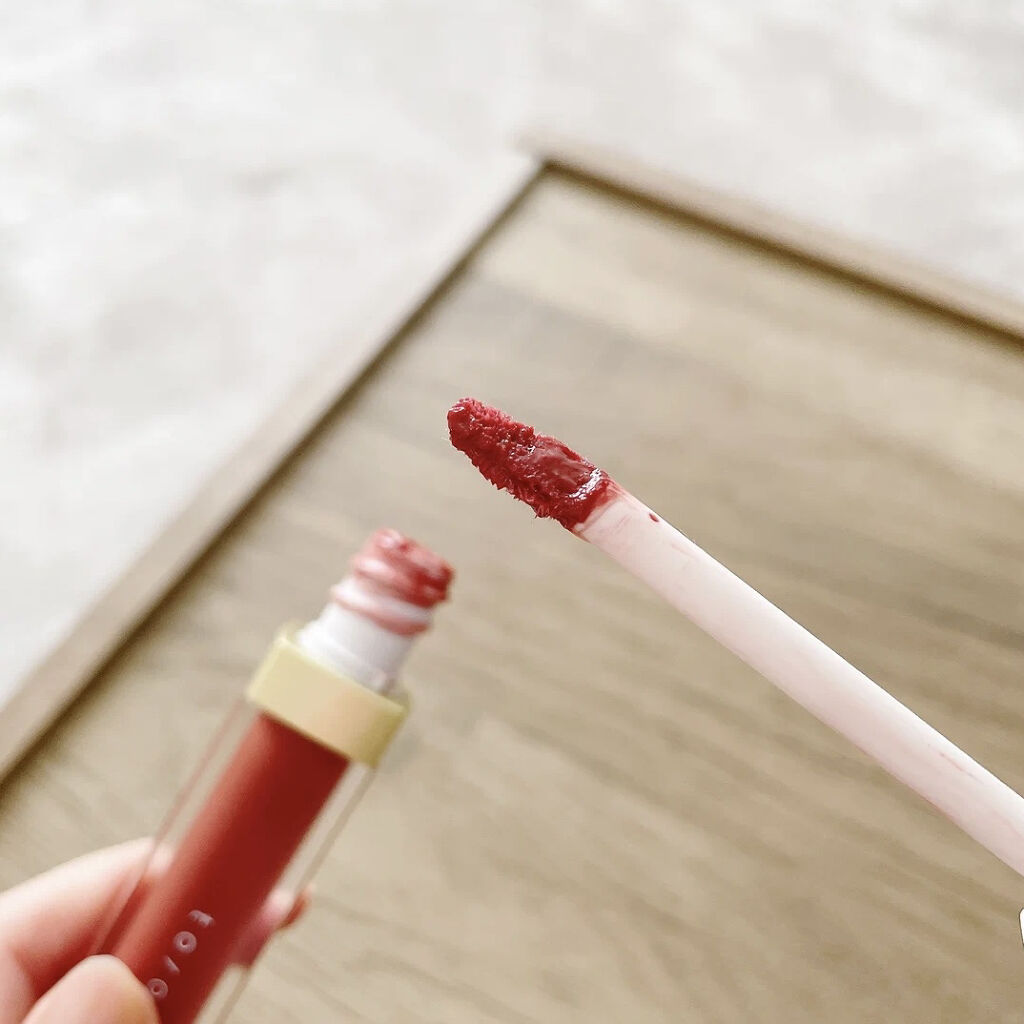 トーン ペタル エッセンス カラー バター 05 レディライクレッド/to/one/リップグロスを使ったクチコミ（3枚目）