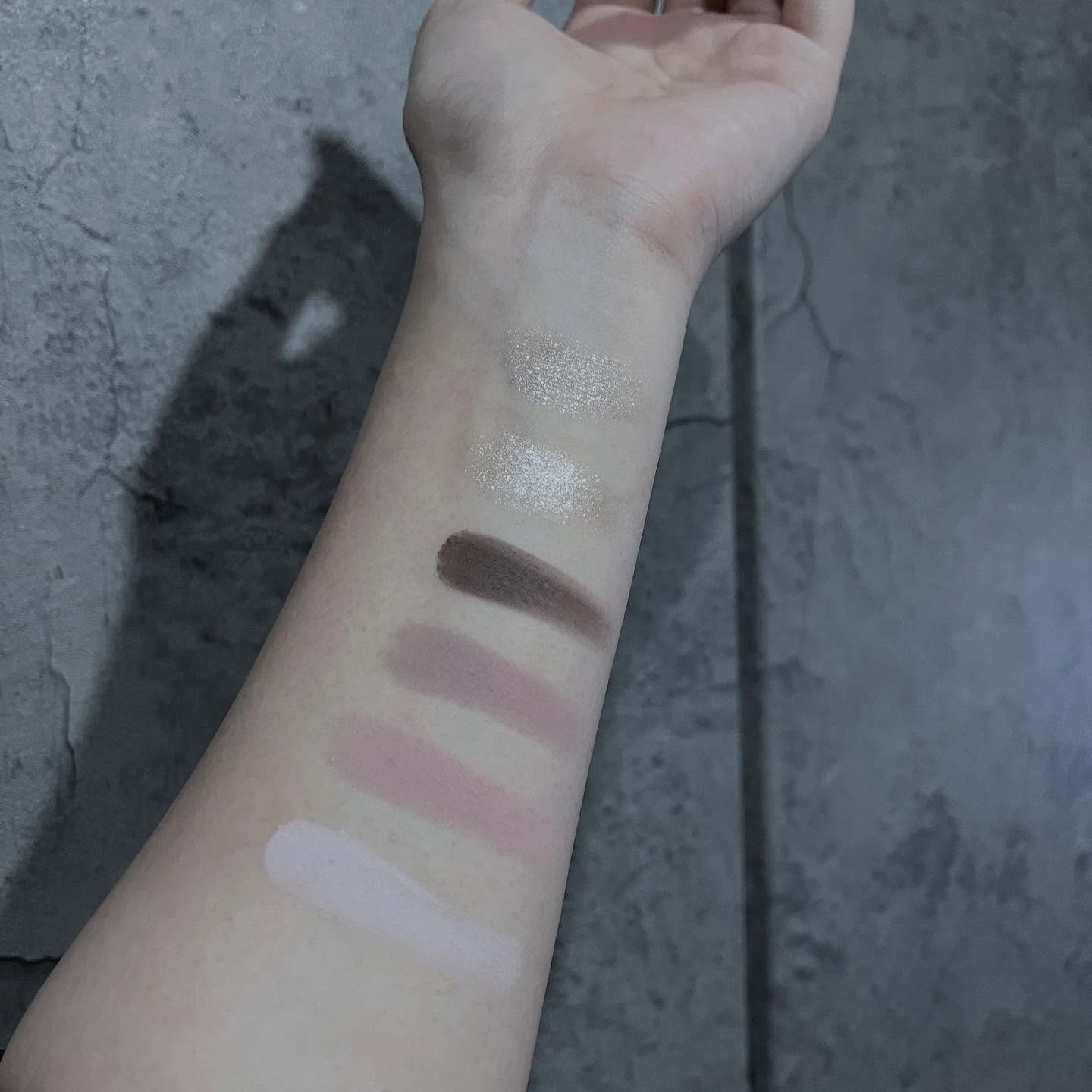 胡蝶雲肩6色アイシャドウパレット/FlowerKnows/アイシャドウパレットを使ったクチコミ（2枚目）