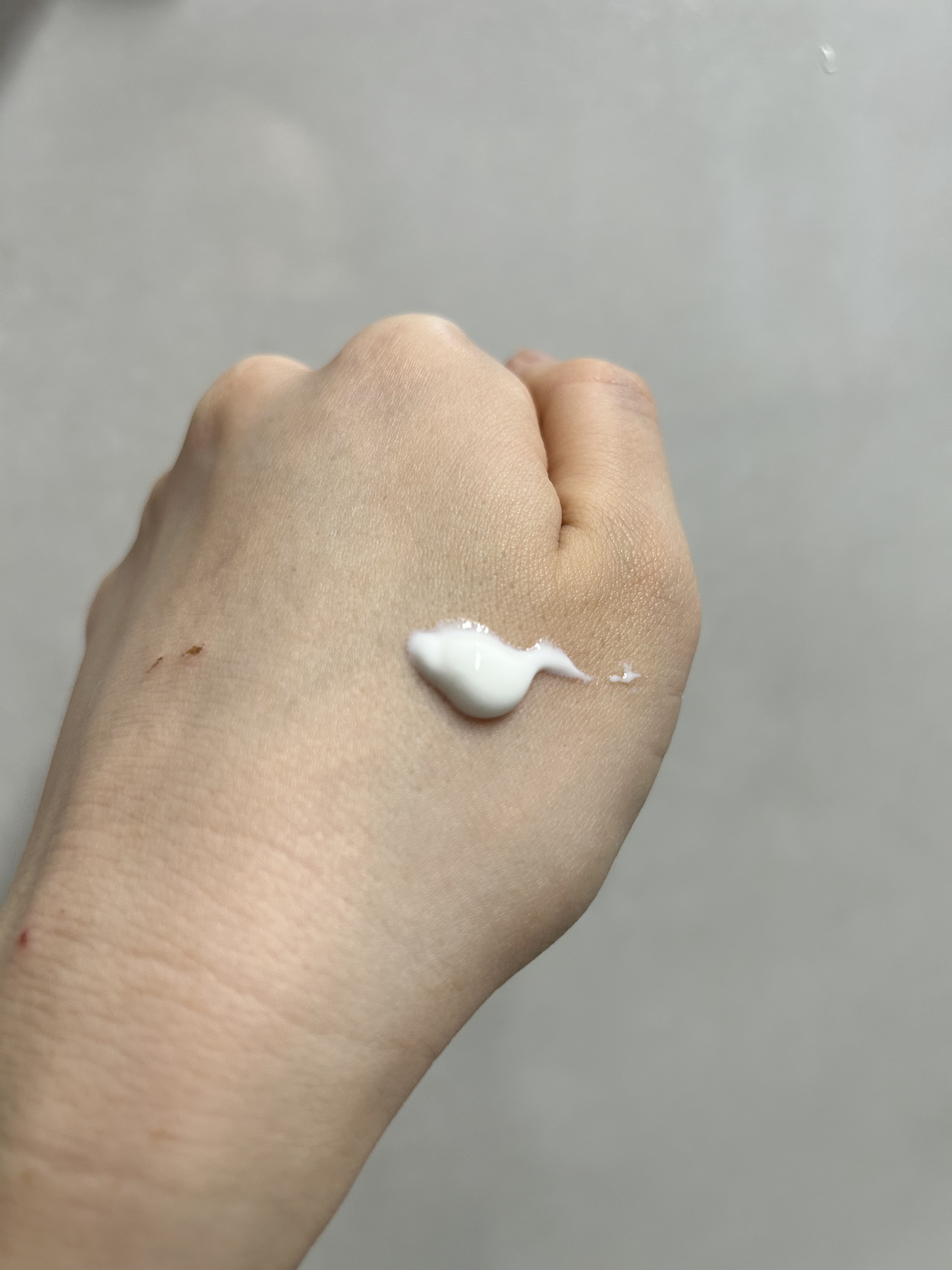 ヒアルーシカ ウォーターフィット サンセラム/SKIN1004/日焼け止めローションを使ったクチコミ（3枚目）