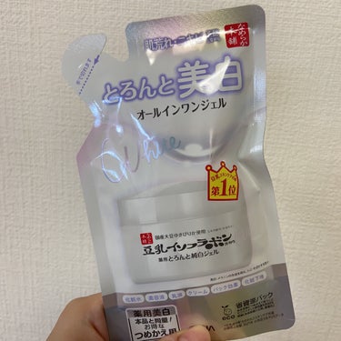 [なめらか本舗　とろんと濃ジェル 薬用美白 N]

商品名の通り、ほんとに”とろん”ってしてる‼️
わたしは杏仁豆腐だと思って使ってる🤣笑
手に取った時はぷるんとろんなのに肌に乗せるとスーッて
肌に伸びていく！
塗った直後お肌はもちもちになる🫧
でも時間経つと少し乾燥が気になるかなぁ🥲
オールインワンだし、これだけで大丈夫なのは大きいけど！
リピについては、、
わたしの肌悩みは毛穴の黒ずみだから、
引き締め効果も欲しいなーっていうのも含めると
要検討かな〜🧐

　の画像 その0