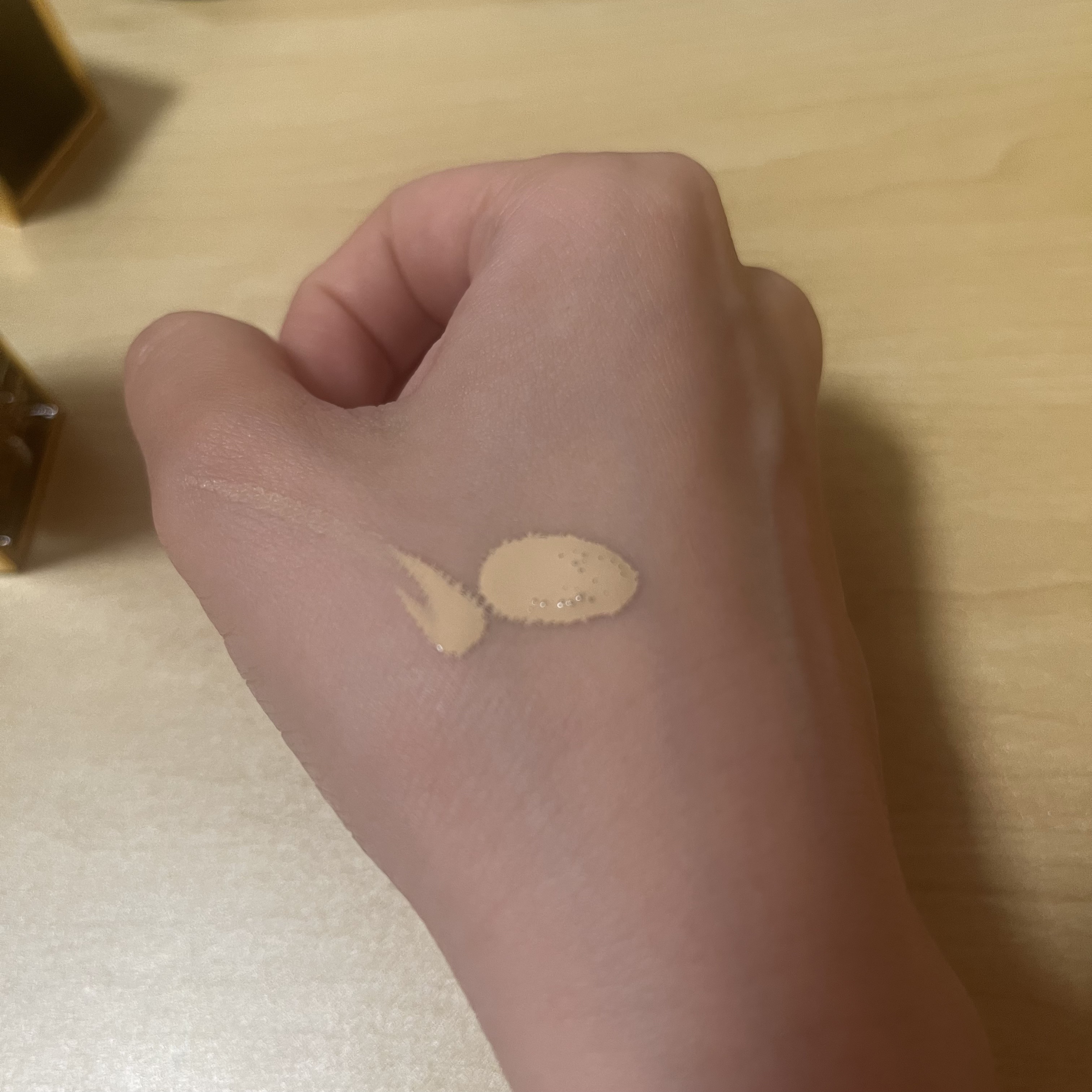 シェイド アンド イルミネイト ソフト ラディアンス ファンデーション SPF 50 0.3 アイボリー シルク/TOM FORD BEAUTY/リキッドファンデーションを使ったクチコミ（2枚目）