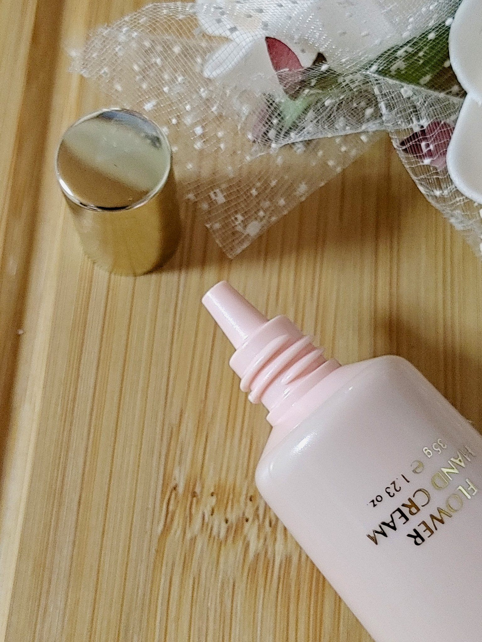 フラワー ハンドクリーム/FEMMUE/ハンドクリームを使ったクチコミ（2枚目）