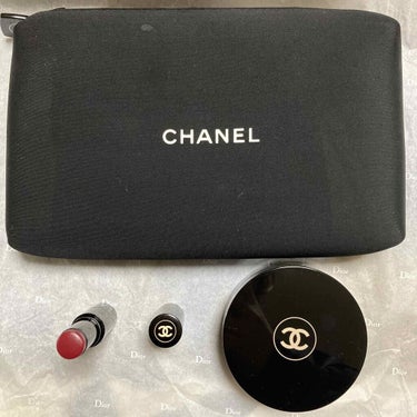 CHANEL クリスマスコフレ2019
　下書き状態のものがあったので投稿します。　　
　こちらは大学の進級祝いに家族からプレゼントしてもらいました。
　レベージュボームアレーヴルがずっと欲しかったので