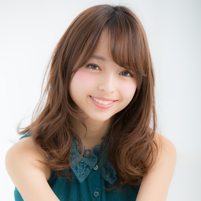 ミディアムヘアの女性