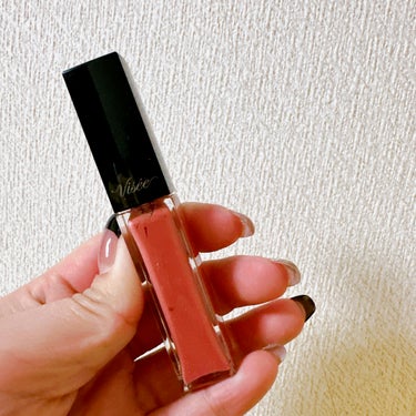 LIPS購入品


そろそろ載せ損ねたコスメたち載せていきます！


今日は第1弾🫡

Visée
エッセンス リッププランパー
BE300

今ブルー出てるよね😂
それも狙ってる笑


Diorのマキ