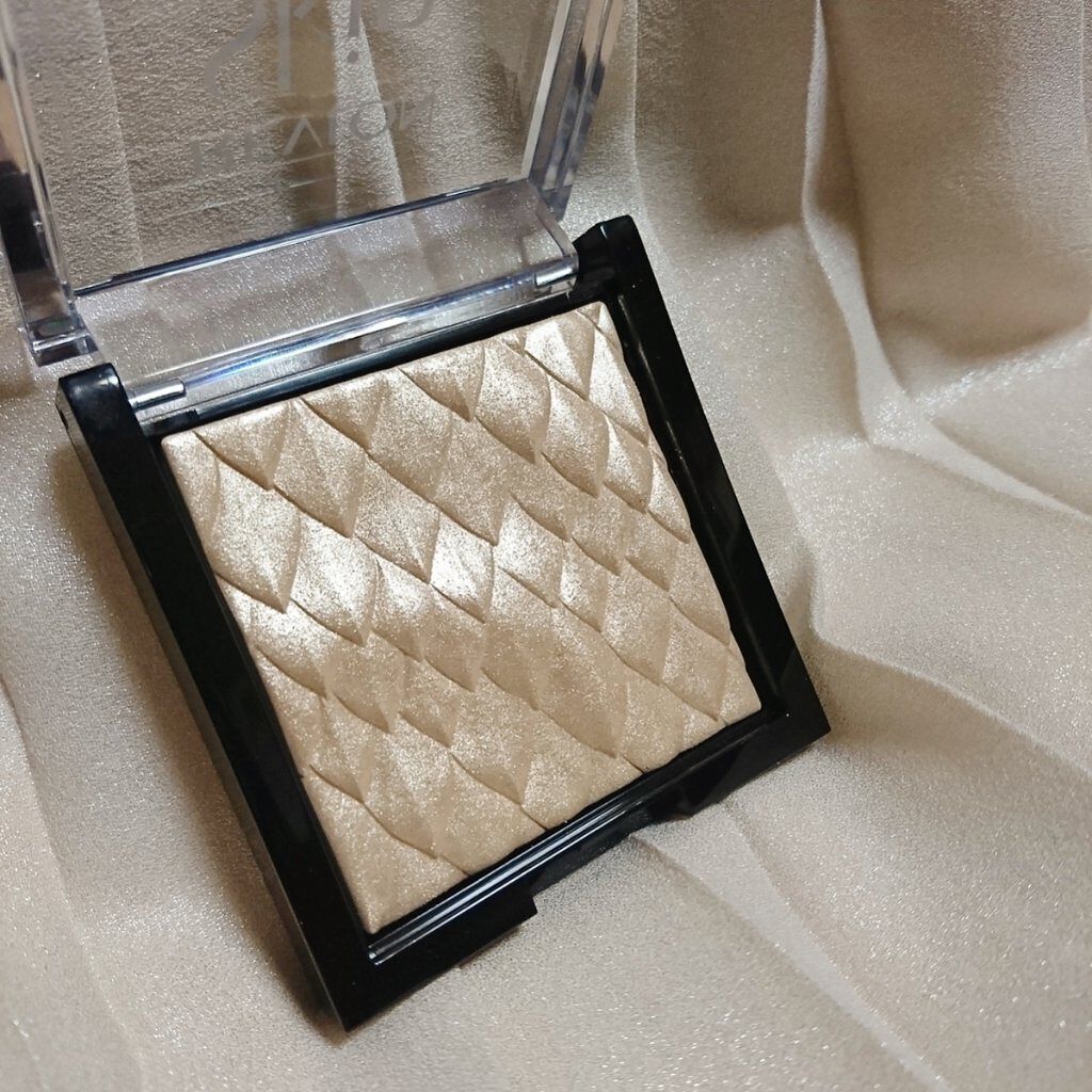 スキンライト プリズマティック ハイライター/REVLON/プレストパウダーを使ったクチコミ(2枚目)