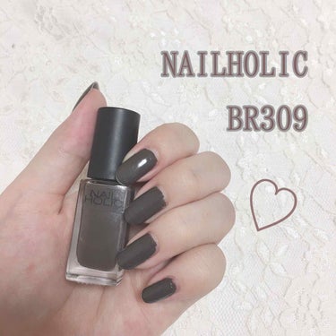 

‪❤︎ NAIL HOLIC  BR309




秋っぽいブラウンネイル🧸♡

若干グレーがかったような大人っぽいブラウン‪❤︎




ビターでスモーキーなブラウンが
ほんとに可愛いです🥺





写真は2度塗り+トップコートです💅🏻
1度塗りだとムラになりやすいので2度塗りした方が綺麗になると思います！




ネイルホリックは安いのにカラーバリエーションがほんとに豊富で選ぶのも楽しいし自分の好きな色が見つけられるから大好きです👶🏻





#NAILHOLIC #ネイルホリック #セルフネイル #秋ネイル の画像 その0