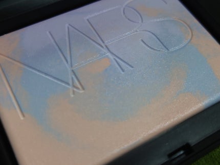 ライトリフレクティング プリズマティックパウダー/NARS/プレストパウダーを使ったクチコミ(2枚目)