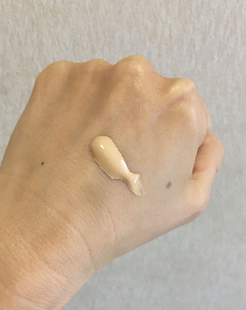 プリズム・リーブル・スキンケアリング・グロウ 1-W105/GIVENCHY/リキッドファンデーションを使ったクチコミ（2枚目）