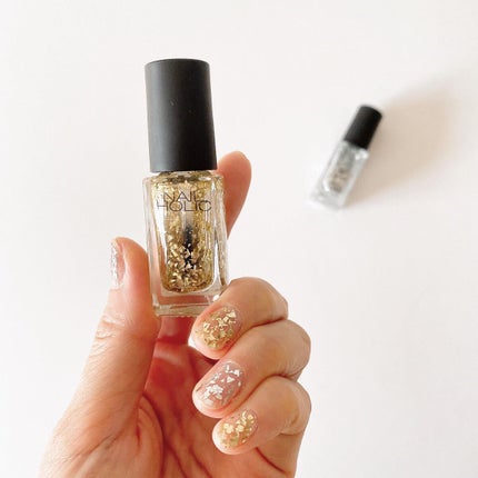 ネイルホリック パーティーフレーク SV026/ネイルホリック/マニキュアを使ったクチコミ(1枚目)