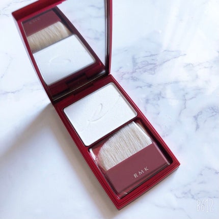 RMK 江戸桜 トランスルーセントパウダーのクチコミ「江戸桜のシリーズ。
02のピンクと迷いましたがハイライト効果を期待して01を購入。
結論から.....」(2枚目)