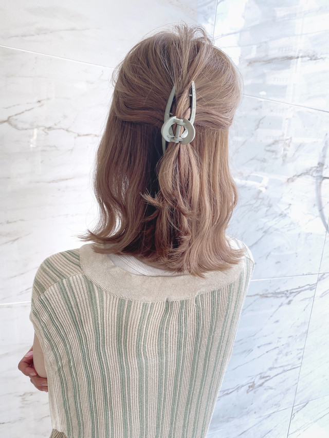 バンズクリップを使ったハーフアップ