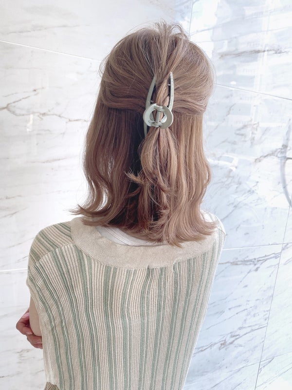 バンズクリップを使ったハーフアップ